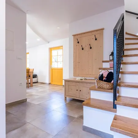 House Zupanc בית נופש בוהין